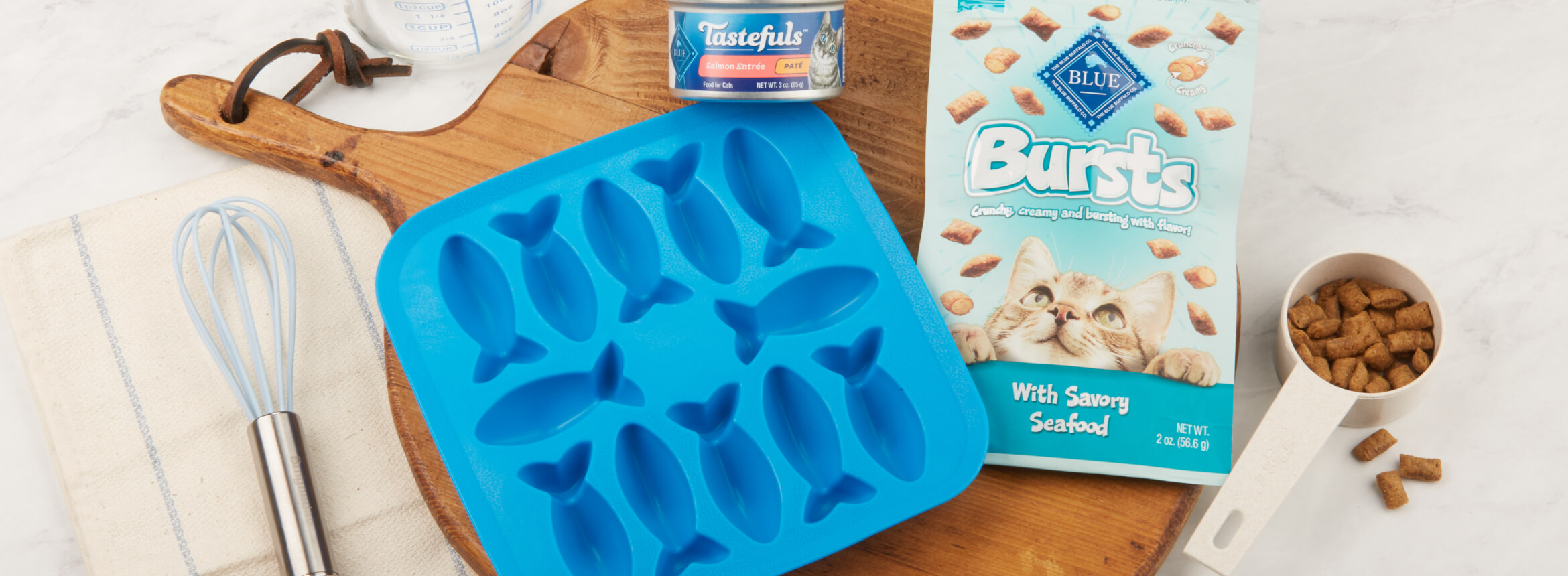 Blue Buffalo cat treats ice cube tray, Frozen salmon treats for your feline friend with Blue buffalo Savoury Seafood Cat food