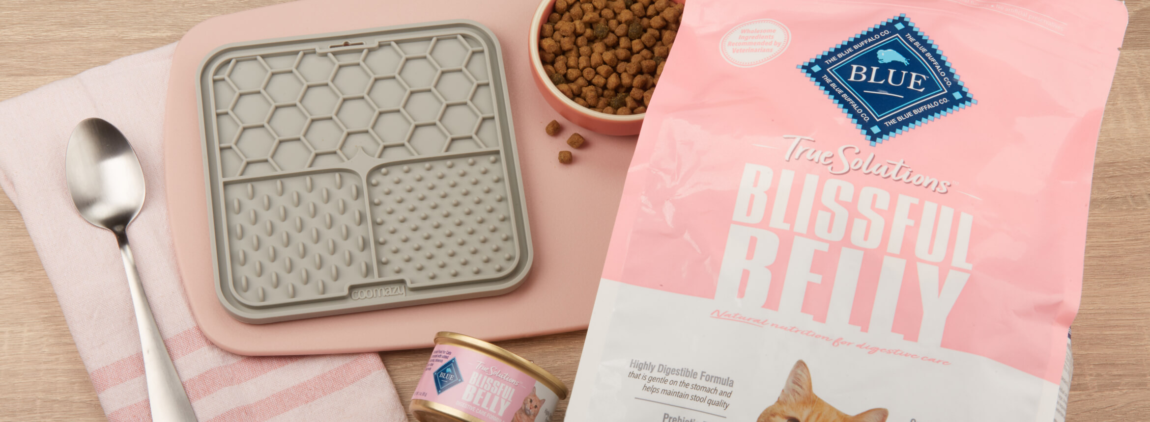 Blue Buffalo cat food featuring  a Cat-Friendly Sensitive Snacktime recipe with Blissful Belly cat food