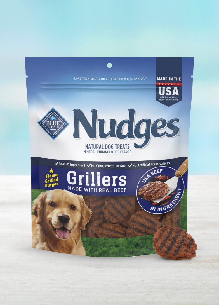 blue nudges deliciously charred real beef grillers dog treats